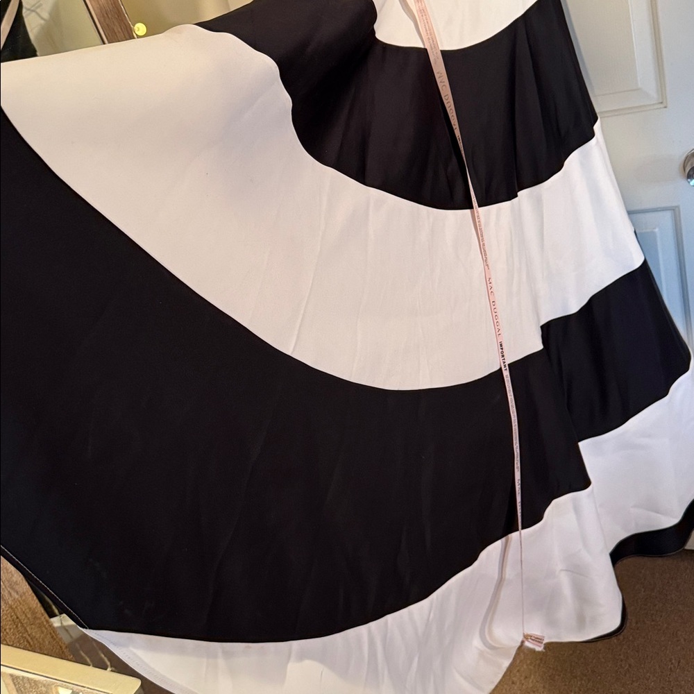 MAC DUGGAL
Black and White Striped Satin Strapless Ball Gown Anthropologie - Picture 7 of 14
